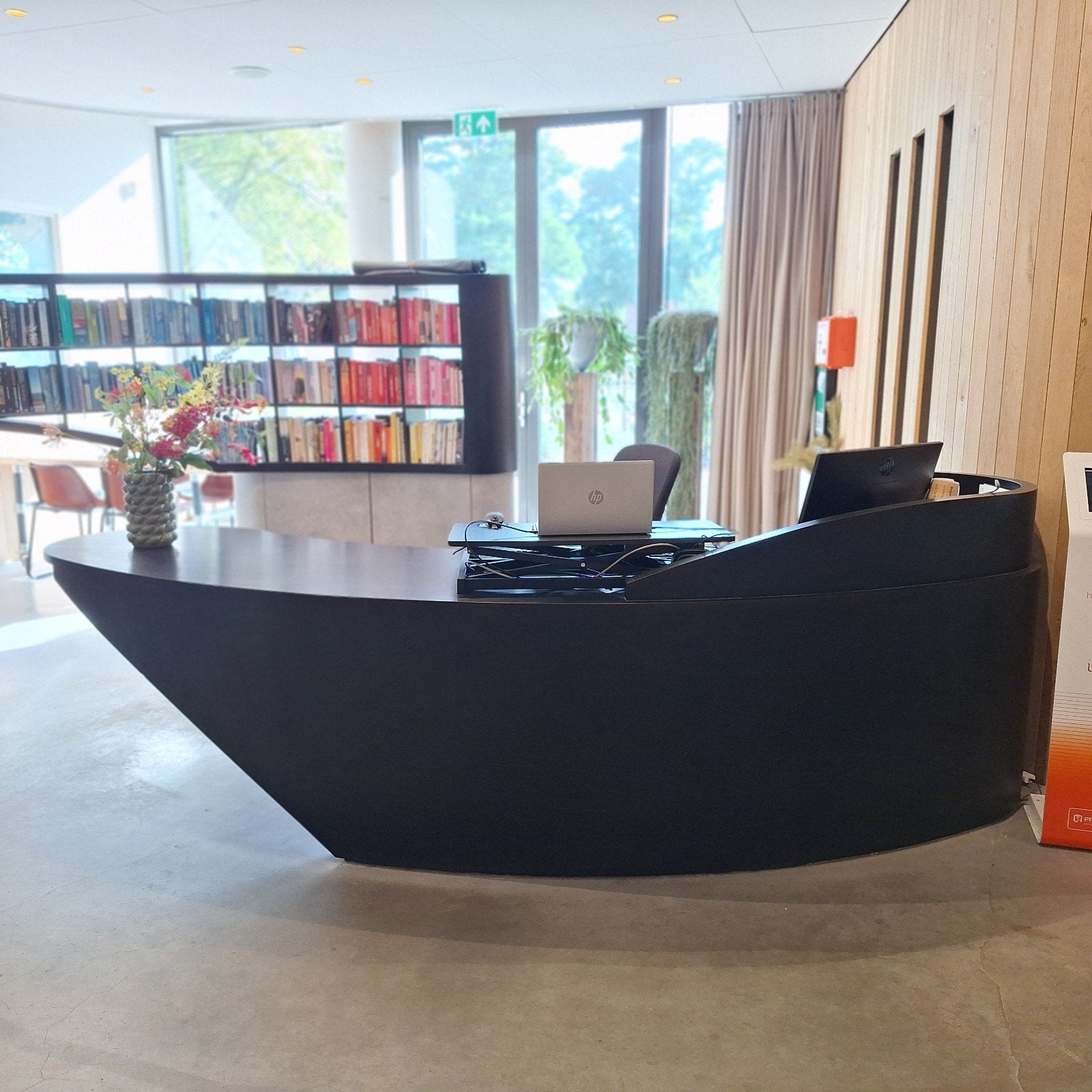 Moderne receptiebalie met geïntegreerde boekenkast, Huis en Inrichting, Ophalen, Gebruikt