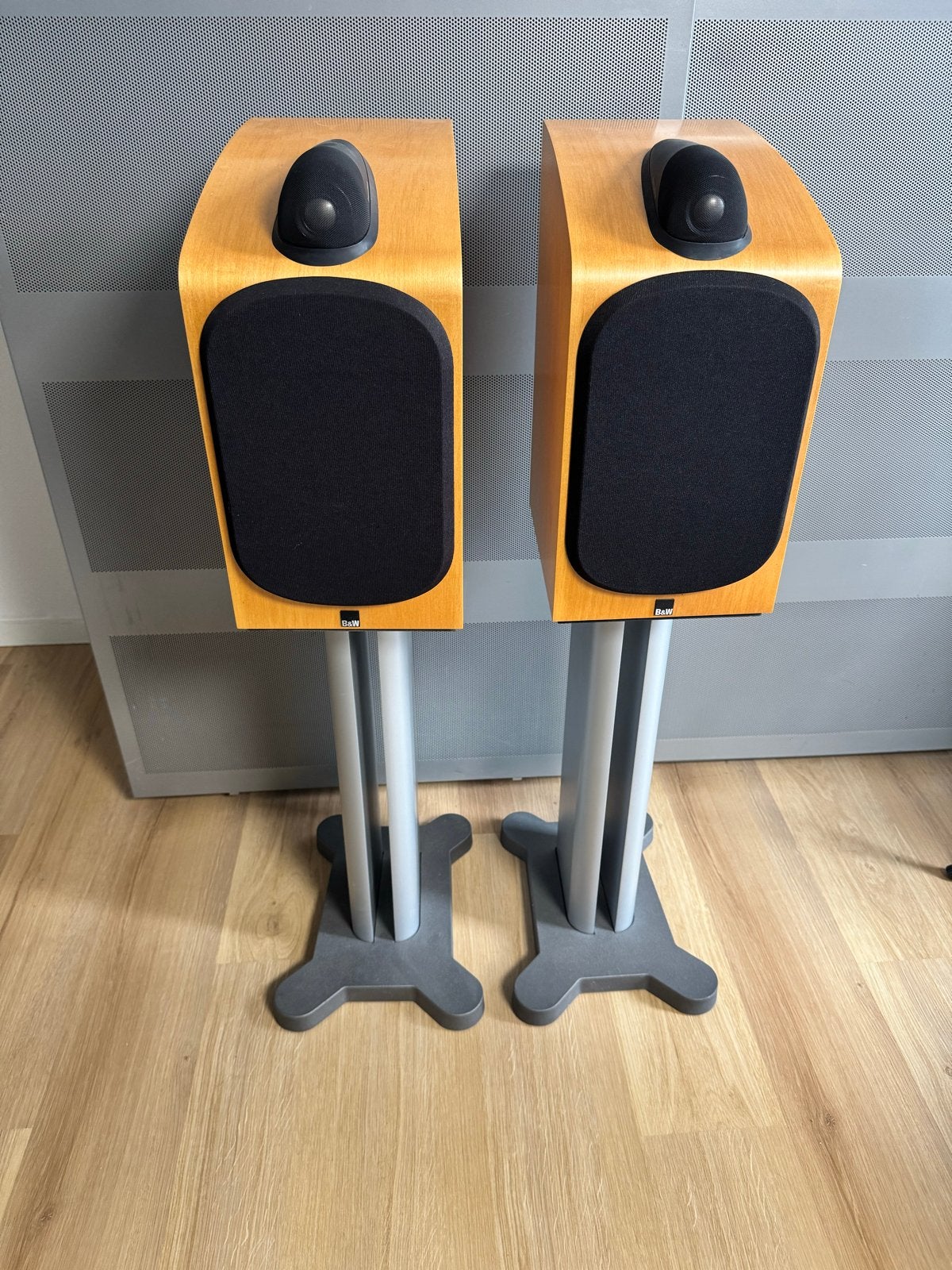 Bowers & Wilkins B&W 705 S1 Speakers met Stands, Audio, Tv en Foto, Luidsprekers, Ophalen, Zo goed als nieuw, 60 tot 120 watt