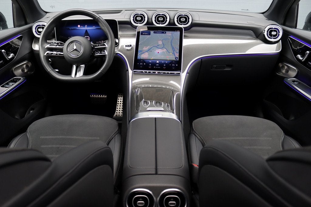 Mercedes-Benz GLC 300e 4MATIC AMG Line Premium+ | Distronic, Auto's, Mercedes-Benz, Gebruikt, 2255 kg, Zwart, Origineel Nederlands