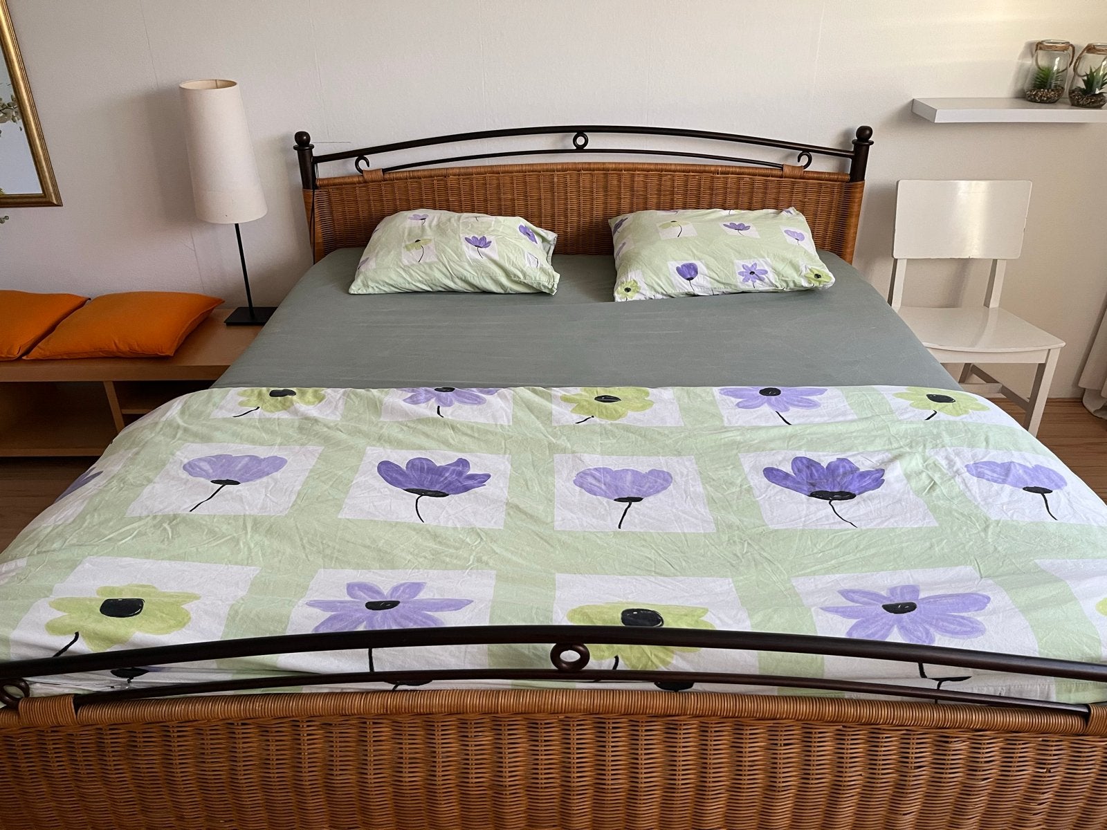 Verstelbaar tweepersoonsbed met rotan en metalen frame, Huis en Inrichting, Slaapkamer | Bedden, Ophalen, Overige materialen, Bruin