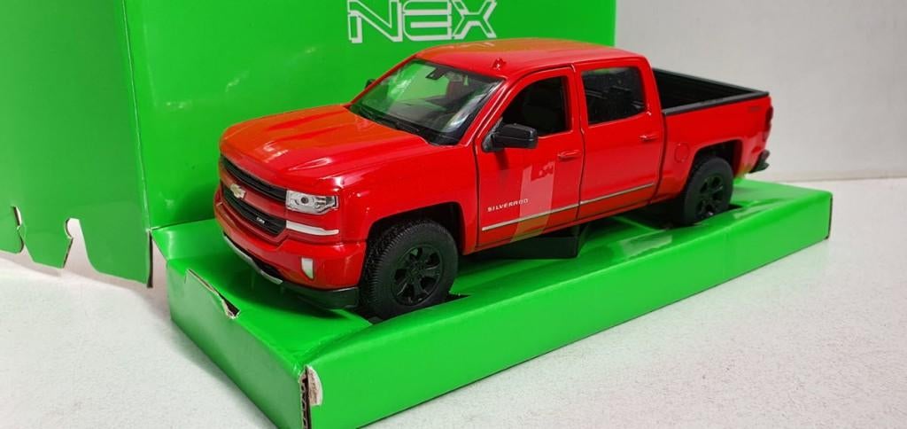 Chevrolet Silverdo Rood 2017 1:24, Hobby en Vrije tijd, Modelauto's | 1:24, Nieuw, Auto, Welly, Ophalen of Verzenden