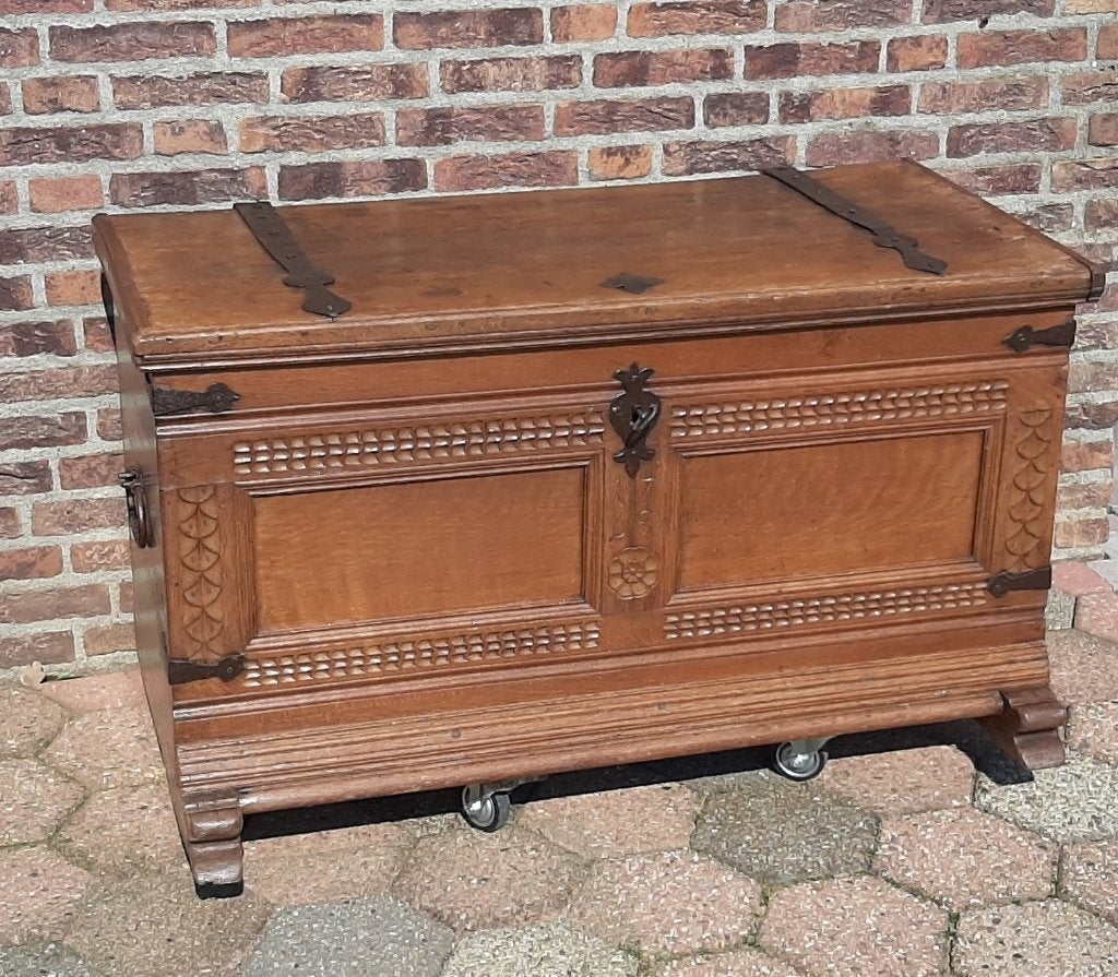 Antieke (1769) eiken dekenkist, reiskoffer, scheepskist, Ophalen