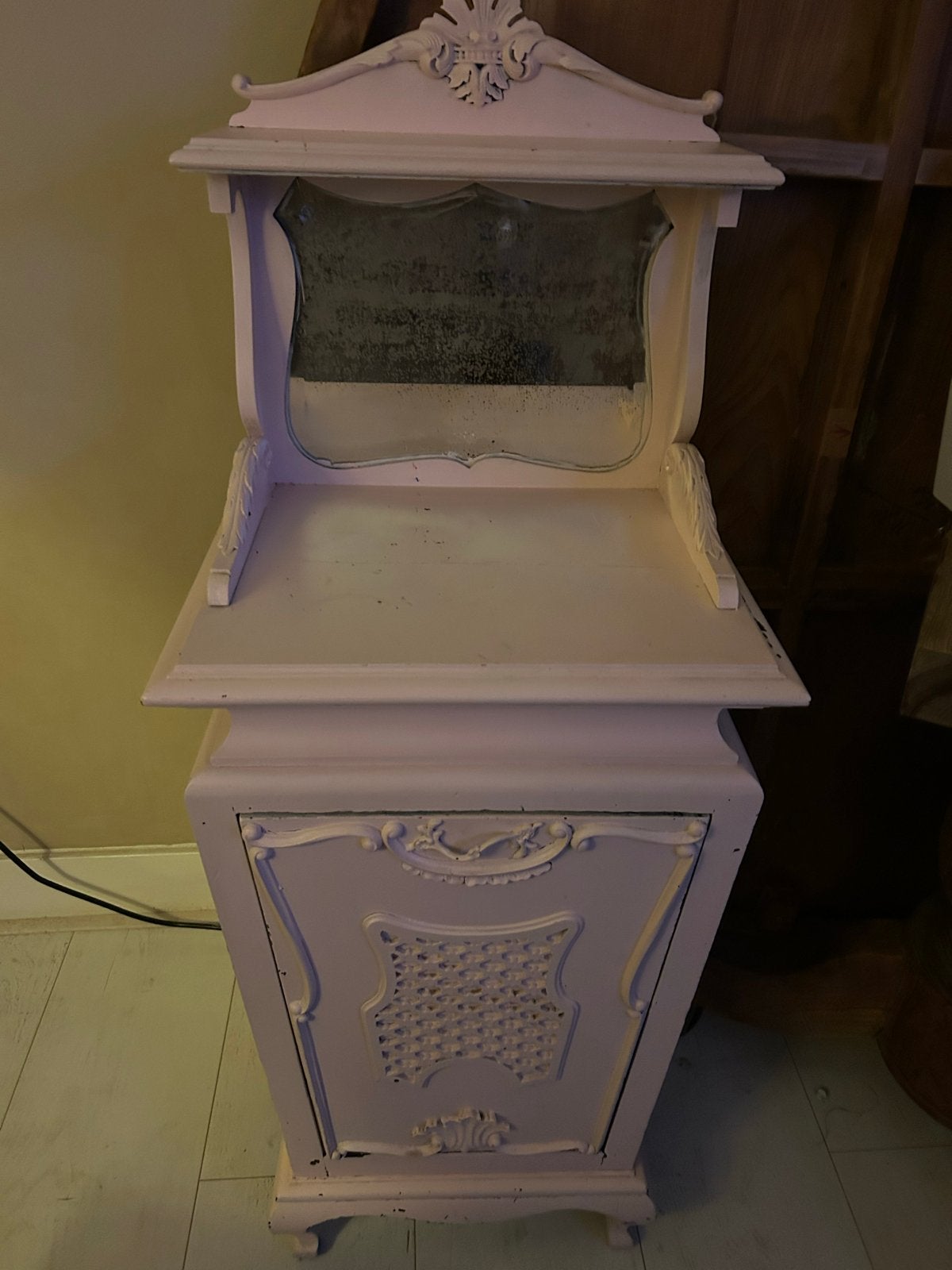 Vintage roze kastje met spiegel en kiepluik, Ophalen