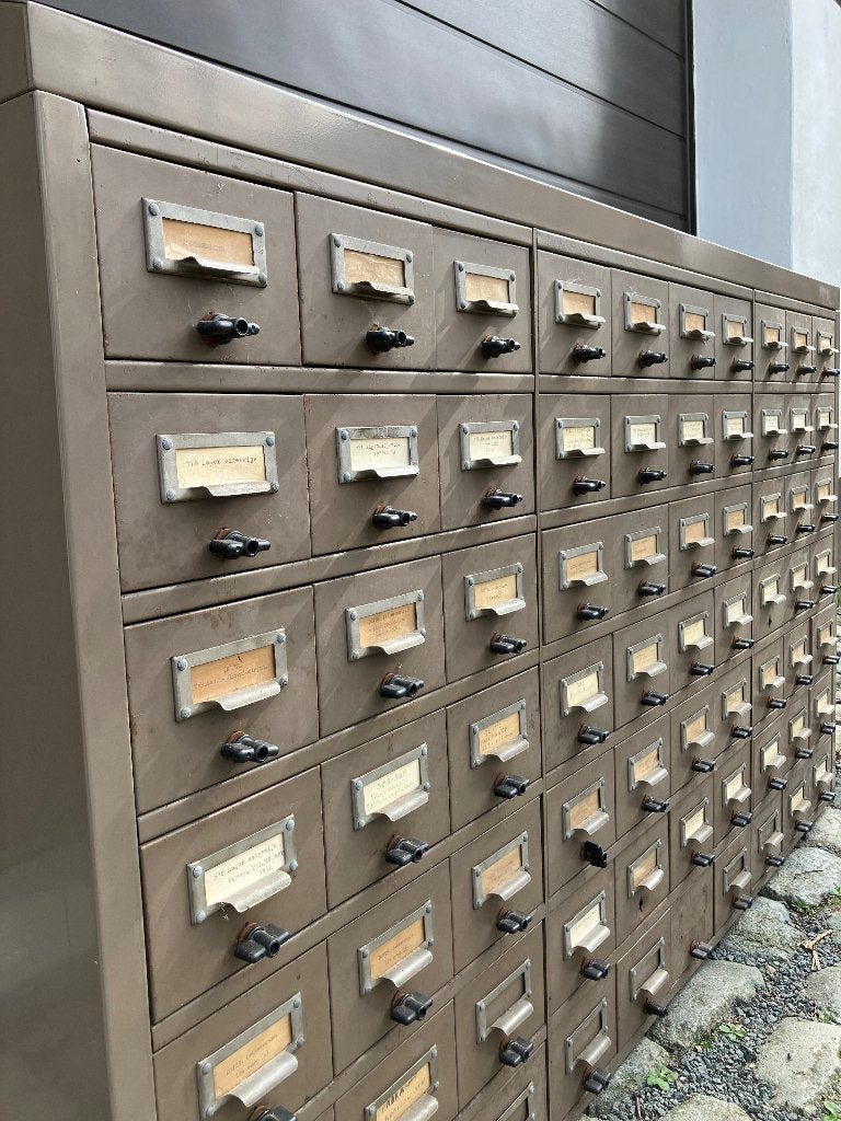 Vintage metalen archiefkast uit unif bibliotheek, Huis en Inrichting, Ophalen, Gebruikt, 100 tot 150 cm, Metaal