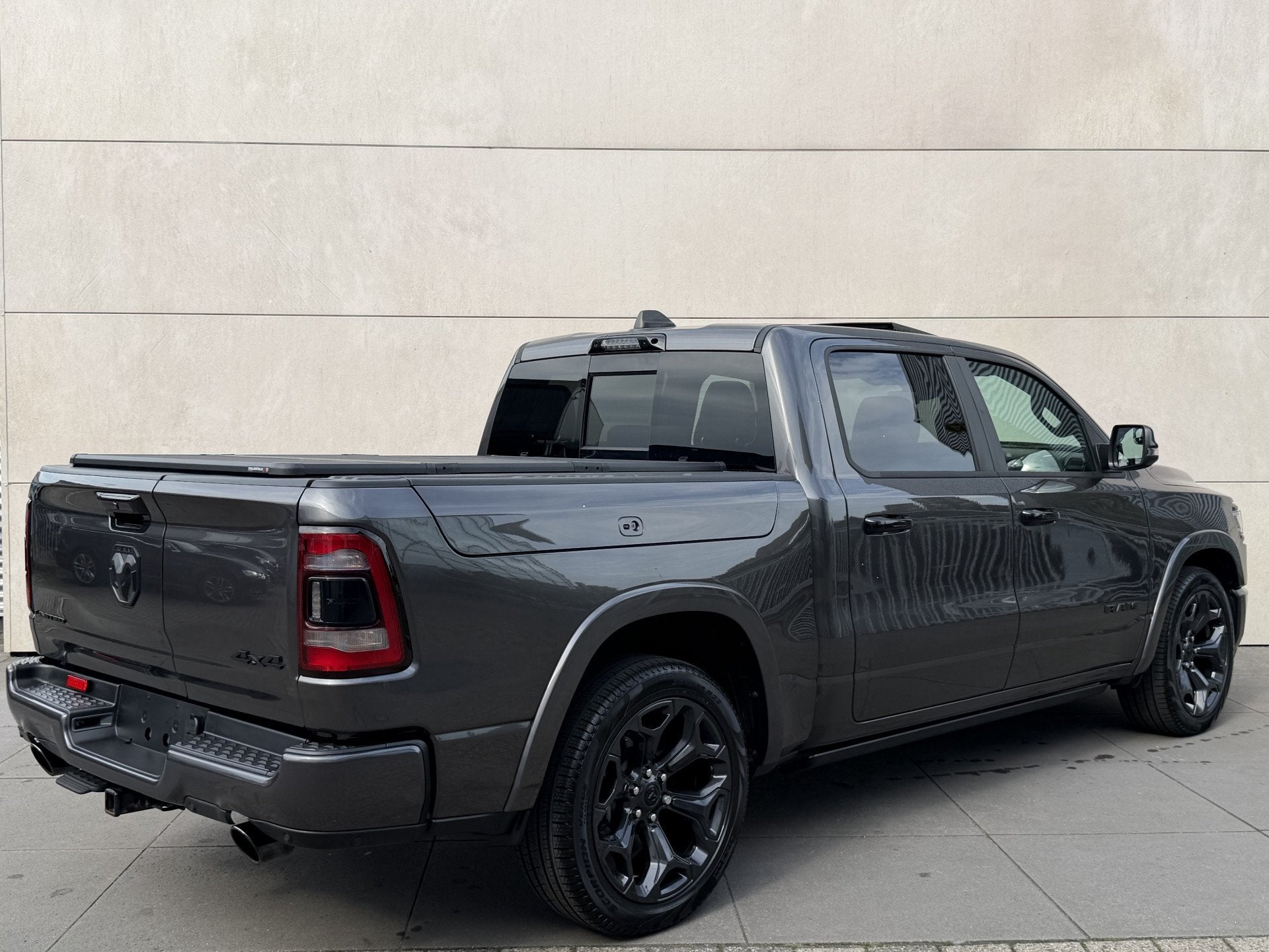 Dodge Ram 1500 5.7 V8 4x4 Crew Cab Limited Luchtvering-Pano-, Automaat, Gebruikt, 5654 cc, Met garantie (alle)