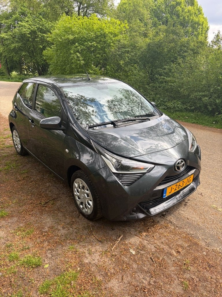 Toyota Aygo Automaat | 15.697 km | 1e eign| CarPlay | Camera, Stof, Zwart, 4 stoelen, Origineel Nederlands