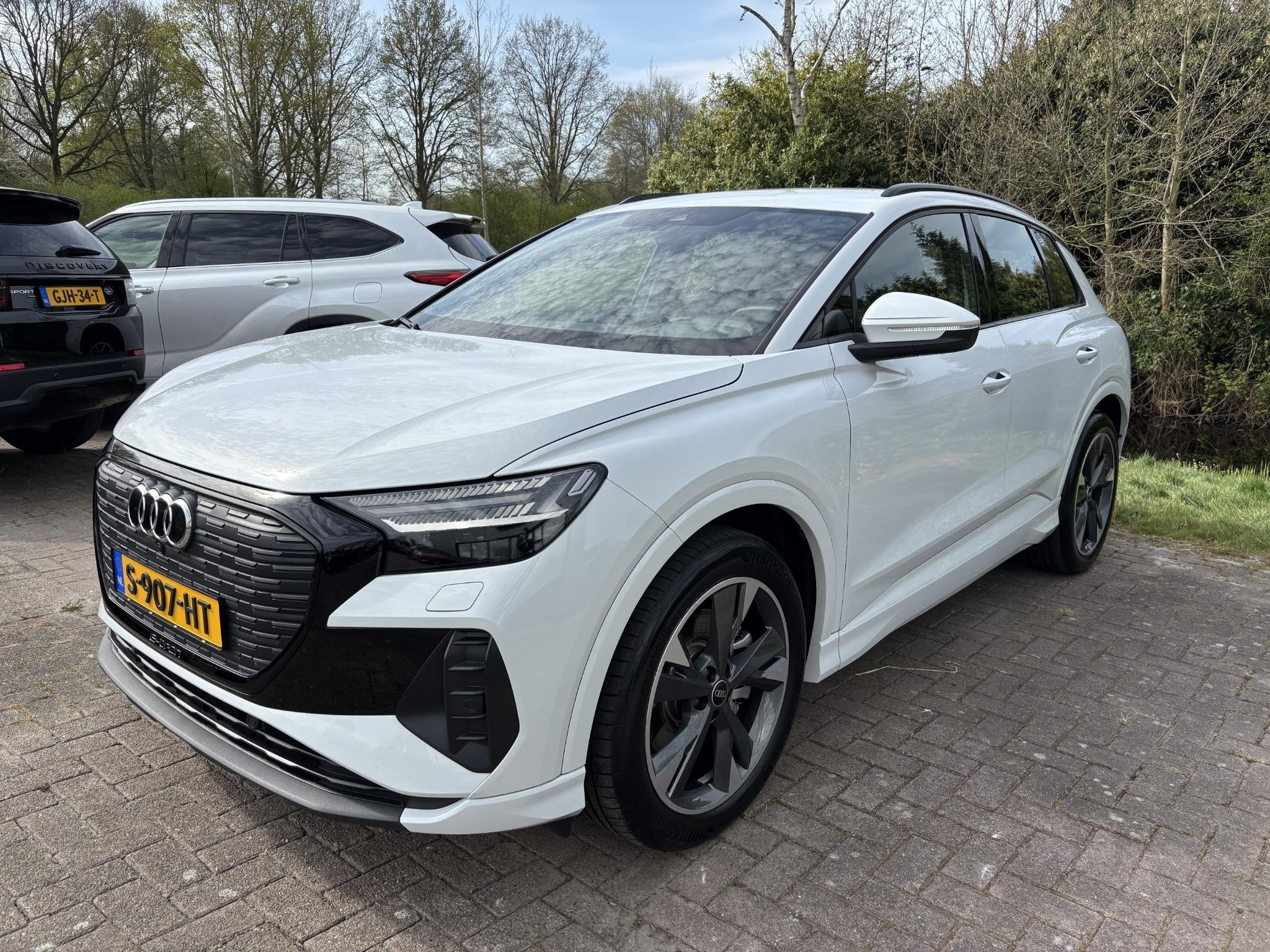 Audi Q4 e-tron 40 Advanced edition 77 kWh 204 PK | Stoelverw, Auto's, Audi, Automaat, Gebruikt, Zwart, Wit
