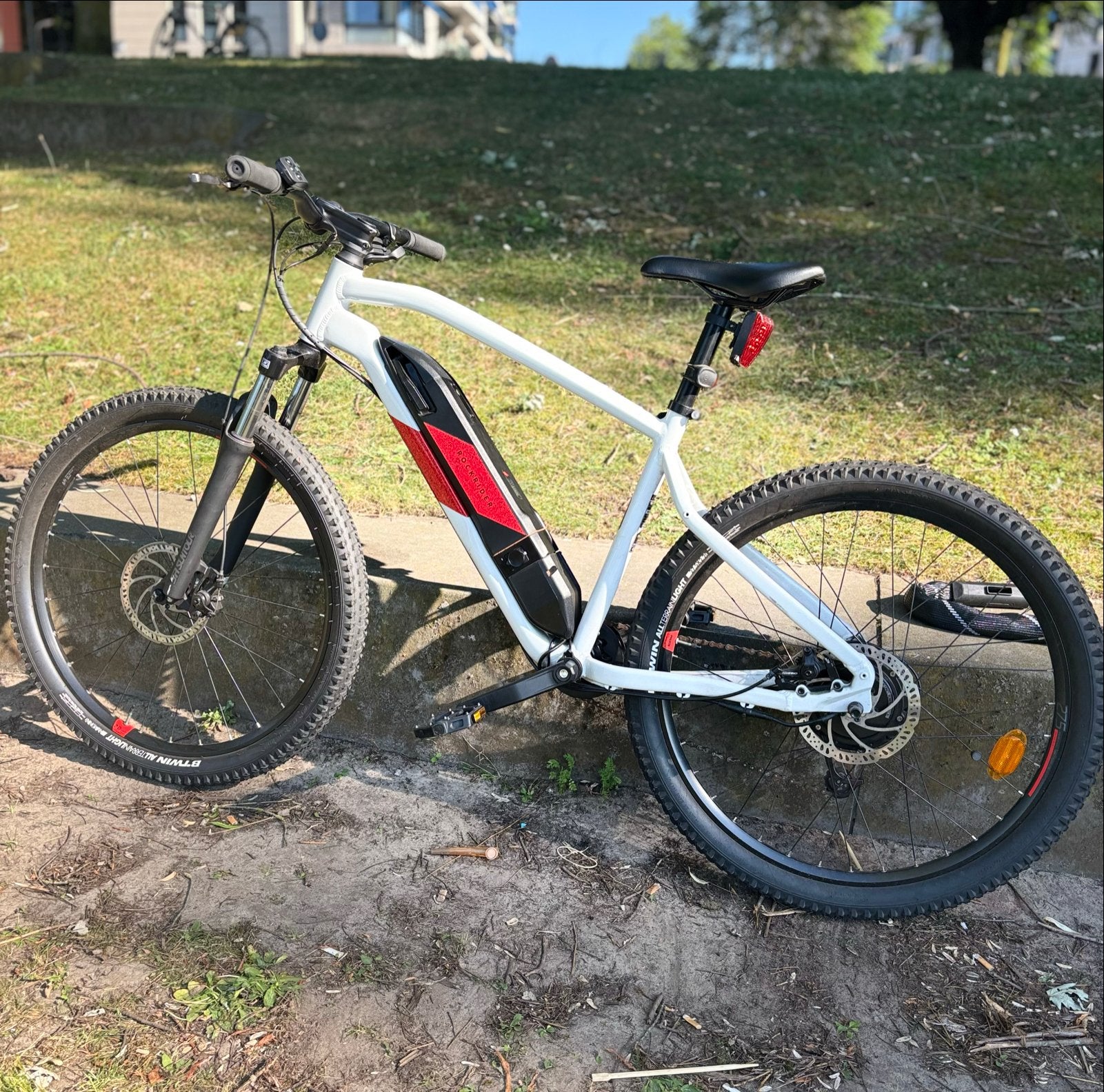 Rockrider E-ST 100 Elektrische Mountainbike, Gebruikt, 51 tot 55 cm, 50 km per accu of meer, Ophalen