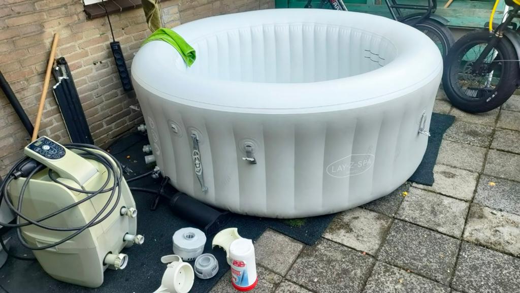 Lay-Z-Spa Opblaasbare Jacuzzi met Pomp en Filter, Ophalen of Verzenden, Gebruikt, Filter, Opblaasbaar