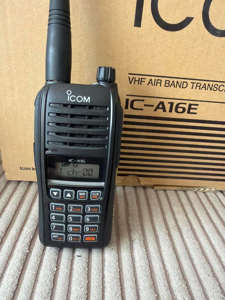 Icom IC-A16E Air Band Transceiver met Bluetooth, 15 km of meer, Ophalen of Verzenden, Zo goed als nieuw, Portofoon of Walkie-talkie