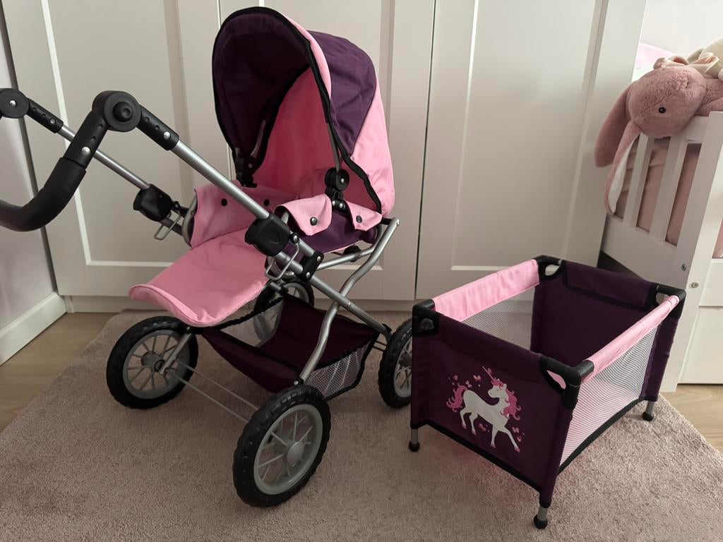 Luxe Bayer design poppenwagen en bedje, Kinderen en Baby's, Speelgoed | Poppen, Ophalen, Zo goed als nieuw, Babypop