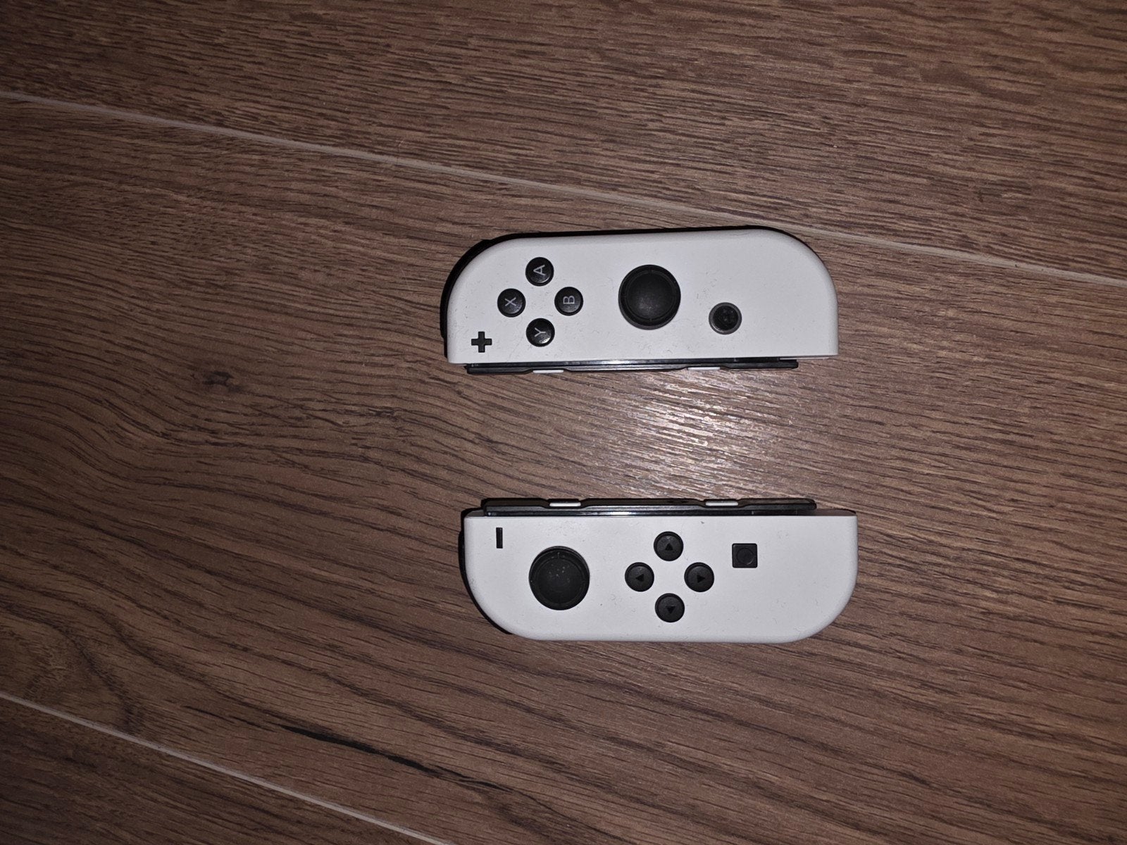 Foto 5 van Nintendo Switch OLED met 2 controllers en dock