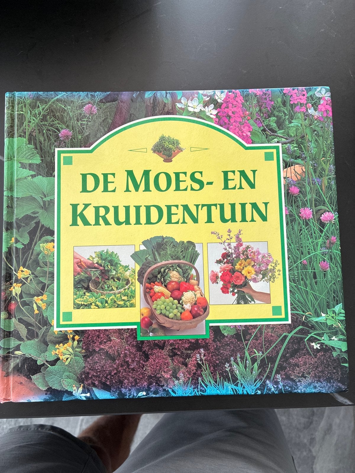 De Moes- en Kruidentuin: Stap-voor-stap handleiding, Ophalen, Zo goed als nieuw, Moestuin