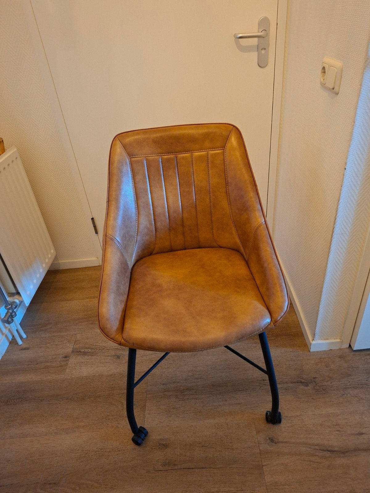 4 Comfortabele bruine eetkamerstoelen, met wieltjes, Huis en Inrichting, Ophalen, Gebruikt, Vier, Leer
