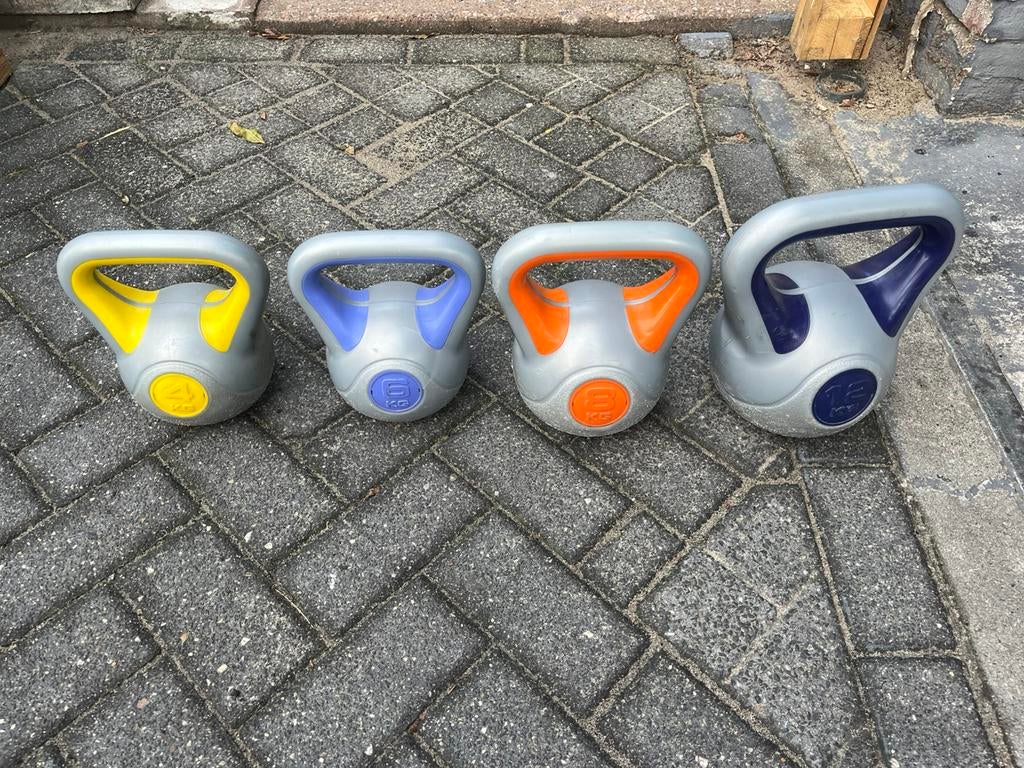 Kettlebells 4-6-8-12 kg kettlebell gewichten, Sport en Fitness, Fitnessmaterialen, Gebruikt, Gewichten, Ophalen of Verzenden, Kettlebells