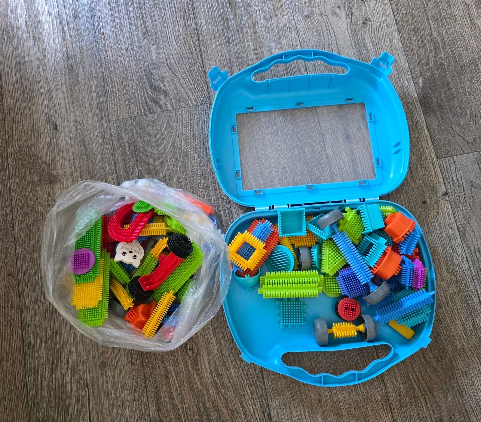 Nopper koffertje met losse stukken - Nopper bouwblokken, Ophalen of Verzenden, Gebruikt, Nopper