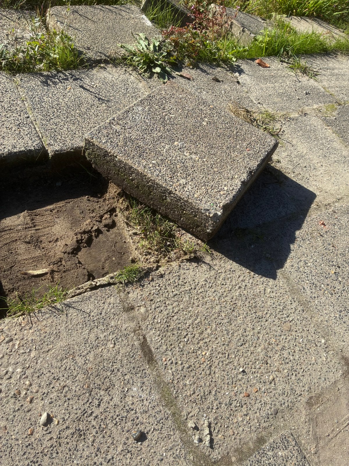 Dikke 30x30 tegels 8 cm dik - 33m2, Tuin en Terras, Overige materialen, Gebruikt, Ophalen of Verzenden, 10 m² of meer