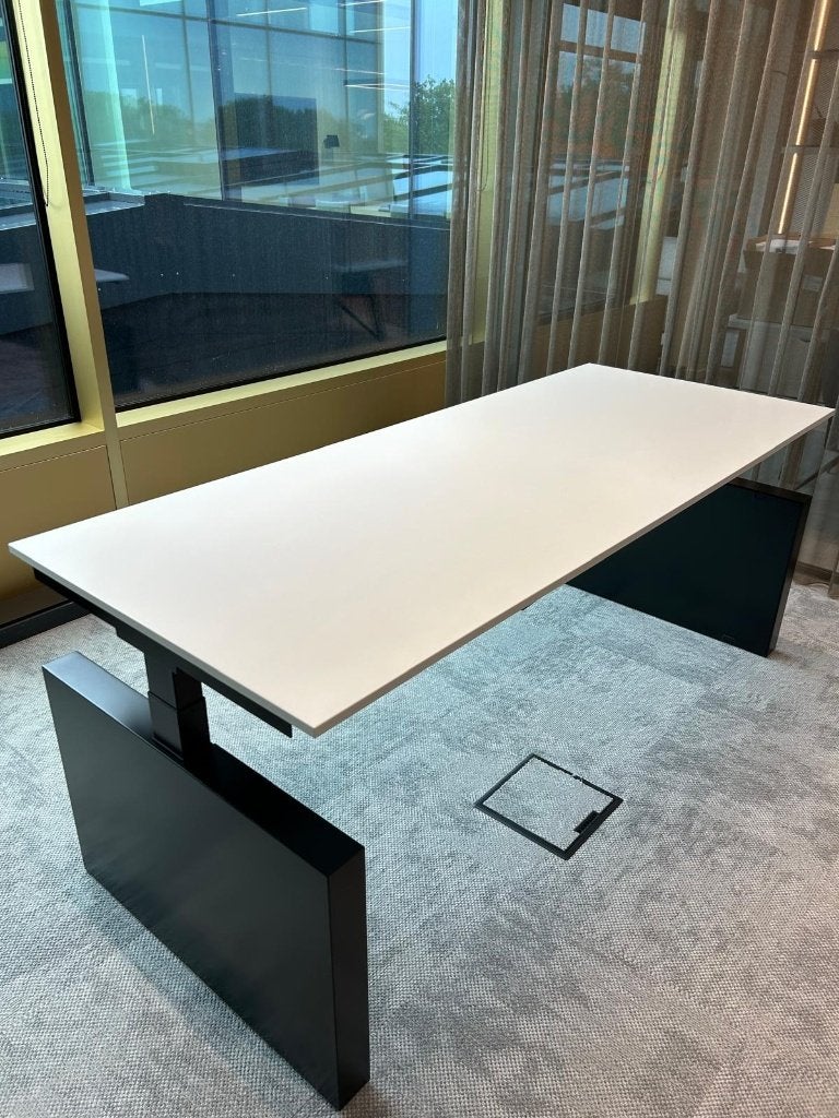 Hi Tee zit/sta bureau wang, Ophalen, Zit-sta bureau, Zo goed als nieuw, In hoogte verstelbaar