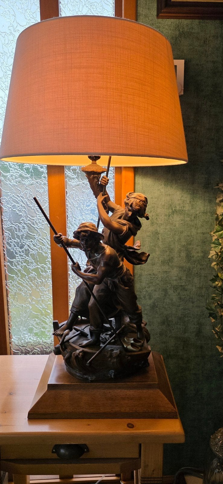 Antieke Bronzen Tafellamp met Figuratieve Voet, Antiek en Kunst, Ophalen