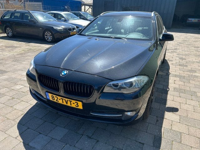 BMW 520i f10 zwart leer zwarte hemel kop of koppakking lek, Zwart, Bmw, Petuelring 130, 80809 Munich, Benzine