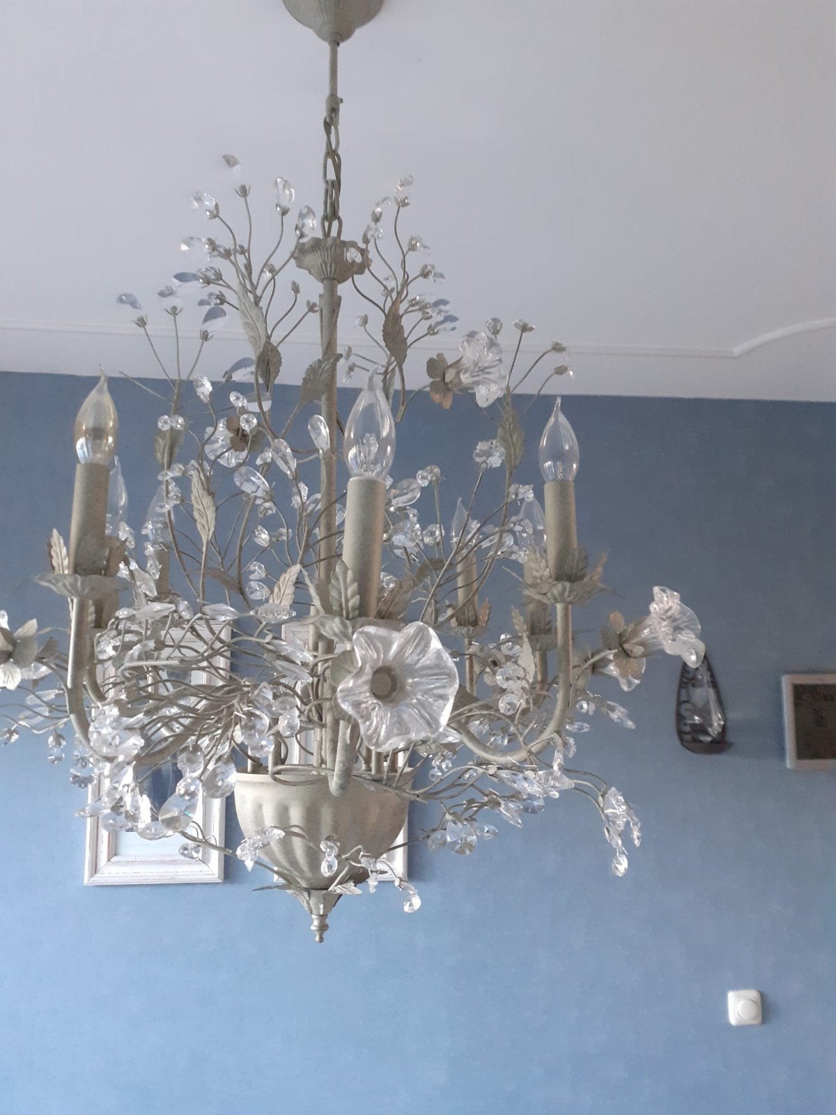 Elegante Kroonluchter met Kristallen Bloemen moet zsm weg, Huis en Inrichting, Lampen | Kroonluchters, Ophalen, E14 (klein), Klassiek, Romantisch, Chique