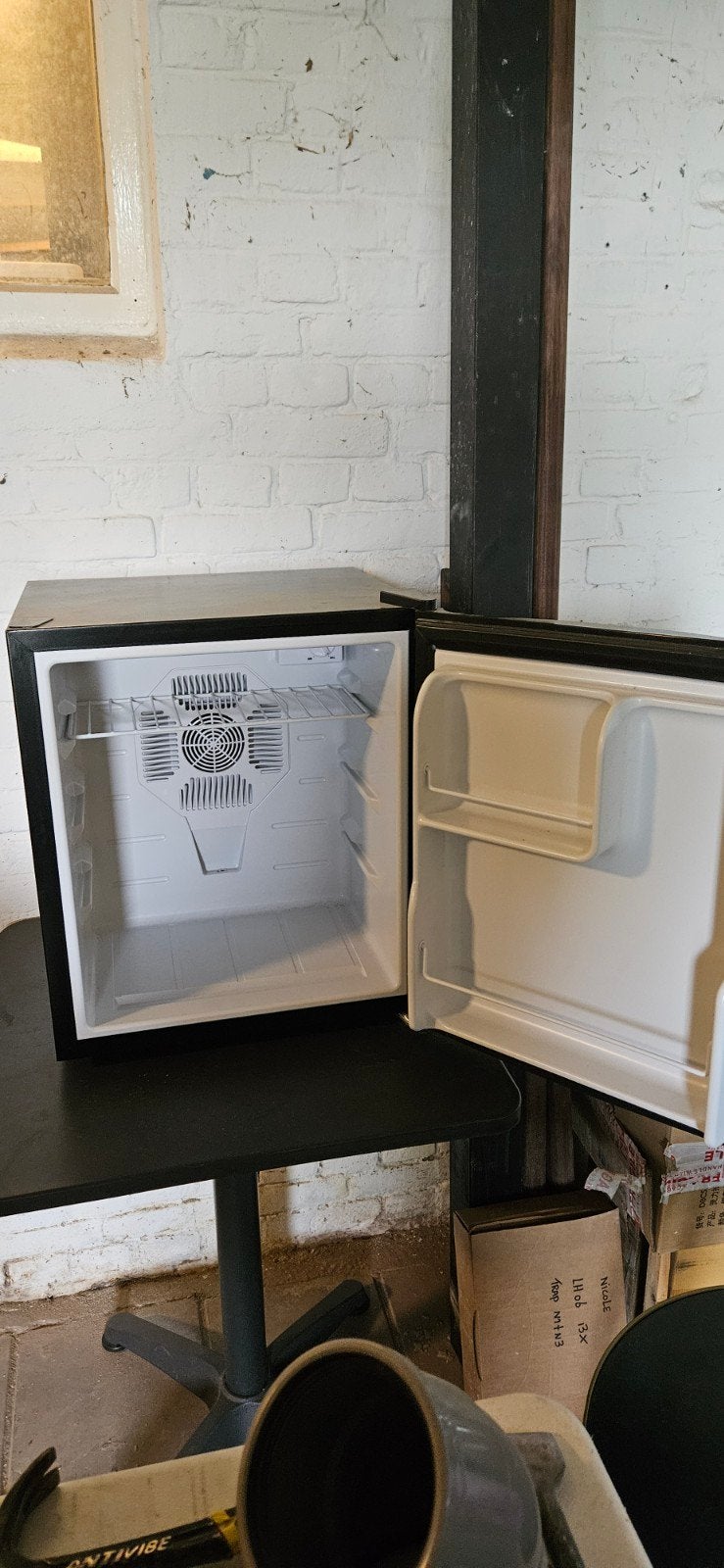 Compacte mini koelkast - Ideaal voor kleine ruimtes, Witgoed en Apparatuur, Koelkasten en IJskasten, Ophalen, Minder dan 75 liter