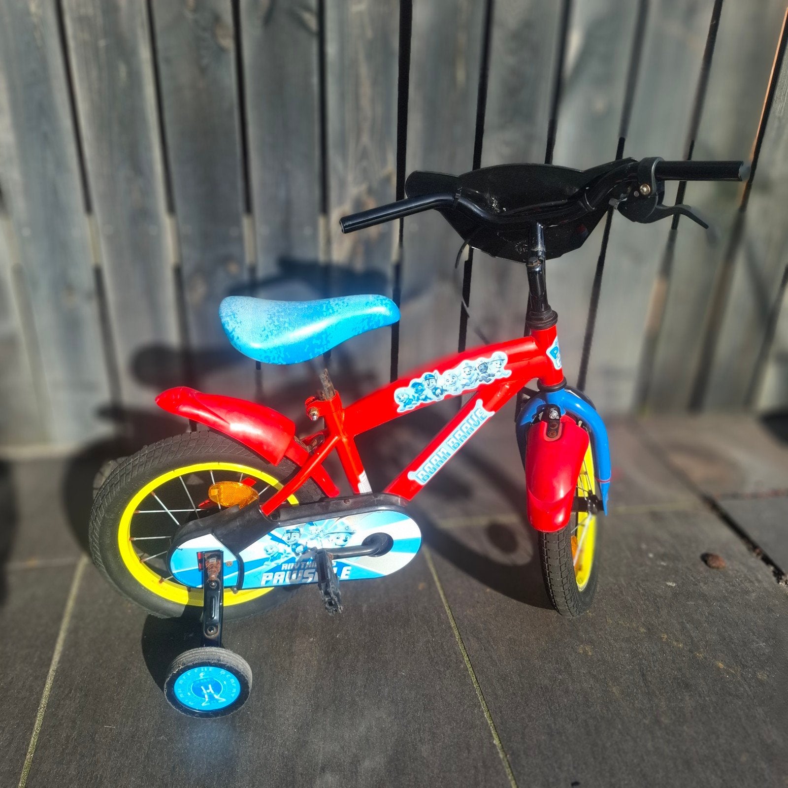 Kinderfiets 12 inch met zijwieltjes - Rood/Blauw, Ophalen, Zijwieltjes, Gebruikt, Minder dan 16 inch