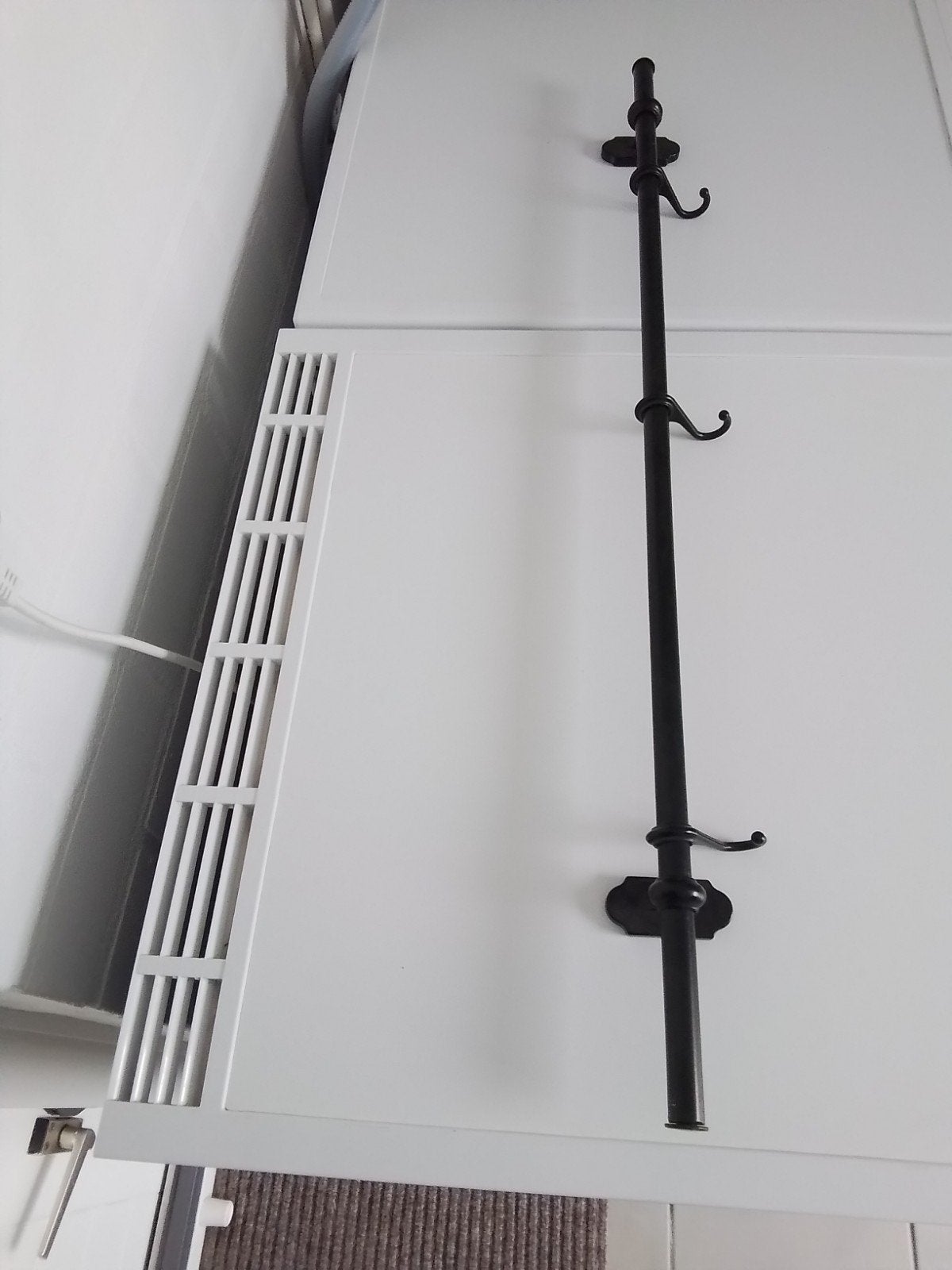 Zwarte wandkapstok met 3 haken is 80 cm lang, Ophalen of Verzenden, Gebruikt, Metaal, Wandkapstok