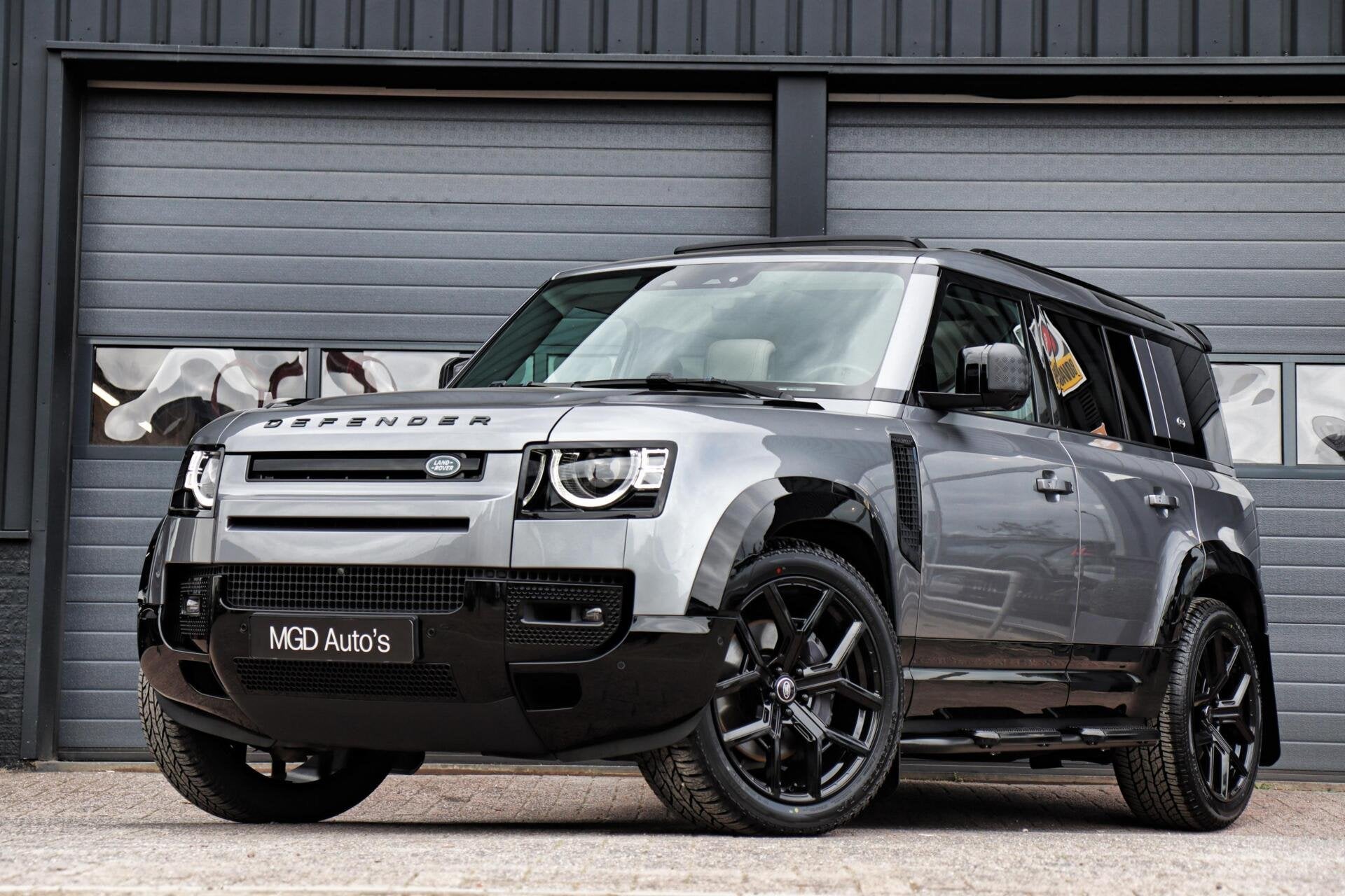 Land Rover Defender 110 3.0 P400 110 HSE /PANODAK/LUCHTVERIN, Auto's, Automaat, Gebruikt, 2996 cc, Leder