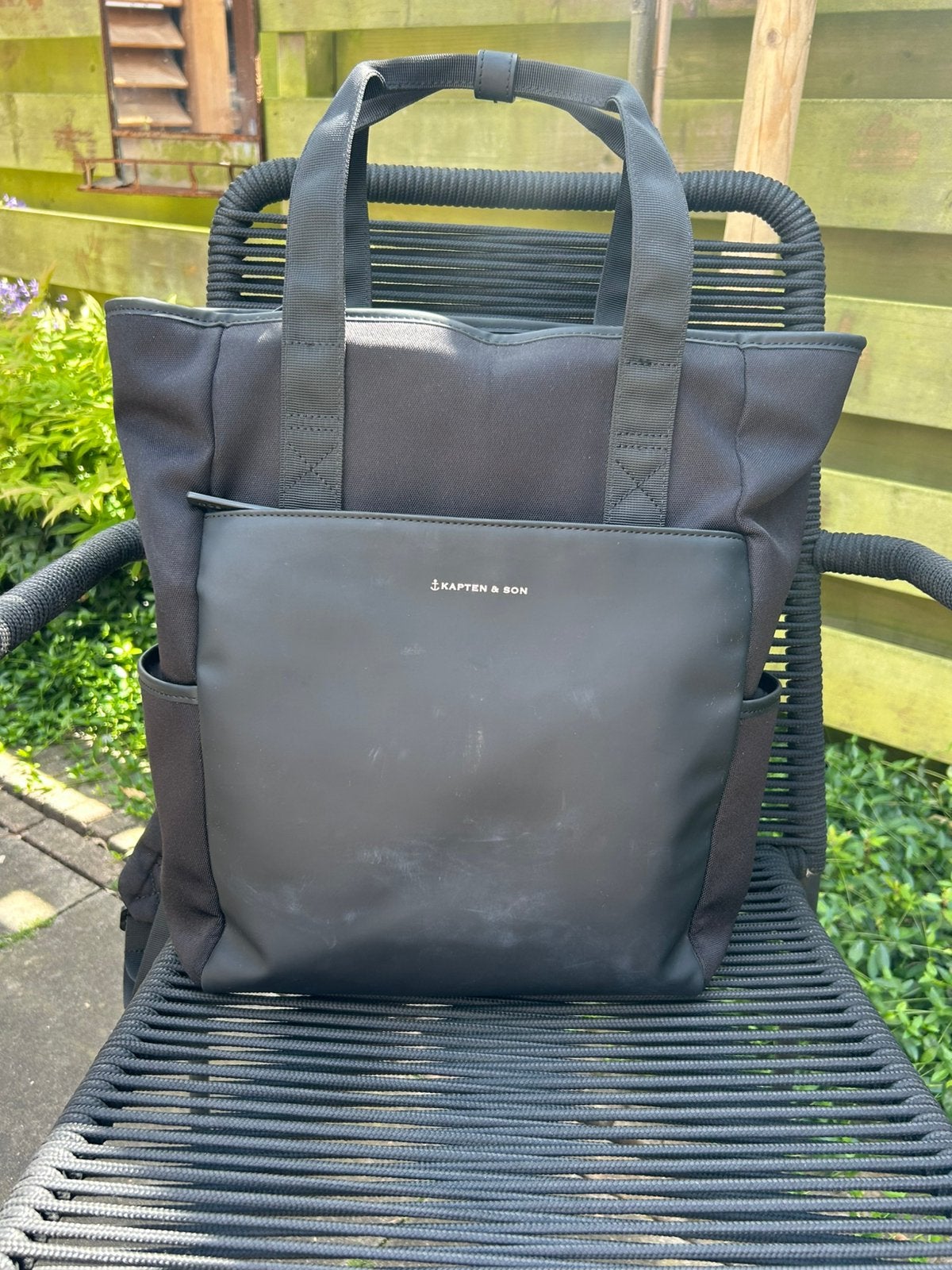 Kaptn & son Rugtas Lindby all black., Ophalen, Zo goed als nieuw, Overige merken, 30 tot 45 cm
