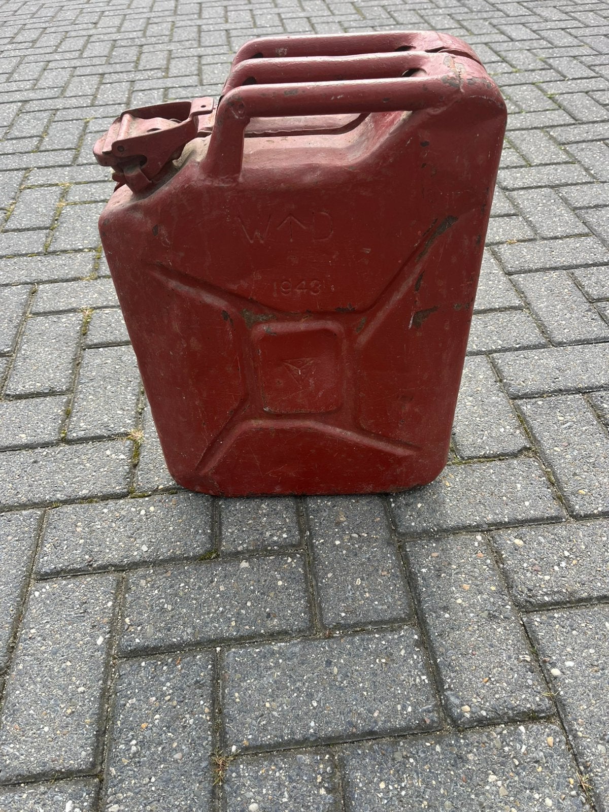 Britse leger Jerrycan 1943, Ophalen, Engeland