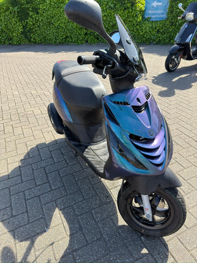 Piaggio Zip 50cc 4t  b.j. 2024 brom eerste eigenaar, Ophalen, Maximaal 45 km/u, Zip, Zo goed als nieuw