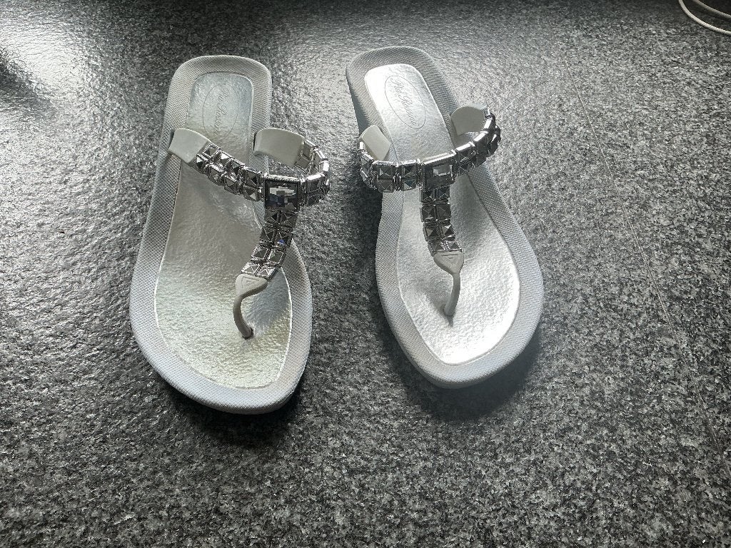 Luxe teenslippers, Ophalen of Verzenden, Zo goed als nieuw, Wit