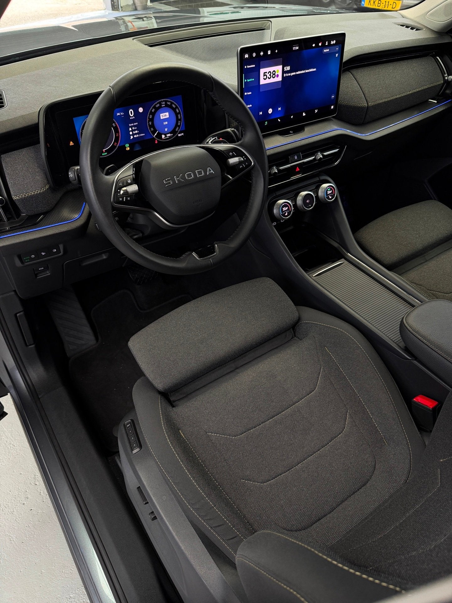 Skoda Kodiaq 1.5 TSI MHEV Edition 7p. CarPlay, Stof, Zwart, 4 cilinders, 7 stoelen