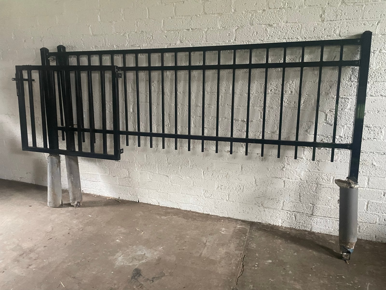 Sierhekwerk zwart gecoat met inlooppoortje, Tuin en Terras, Ophalen, Met poort, Zo goed als nieuw, Sierhekwerk