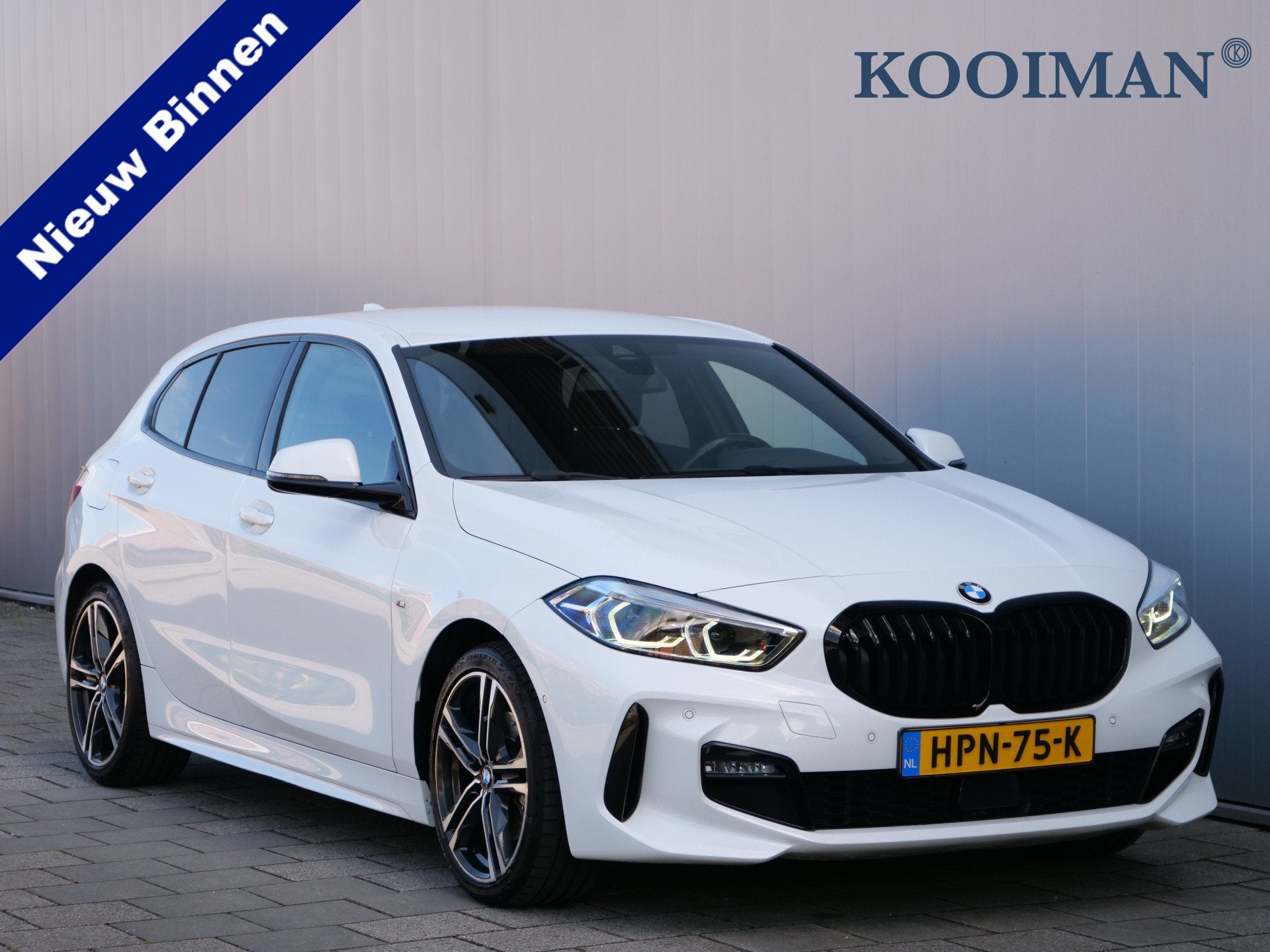BMW 1-serie 116i M-sport 109Pk Automaat Apple Carplay / Came, Auto's, Gebruikt, Leder en Stof, Wit, Bedrijf