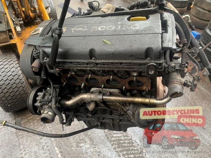 Motor van een Opel Zafira, Ophalen, Gebruikt, -, -