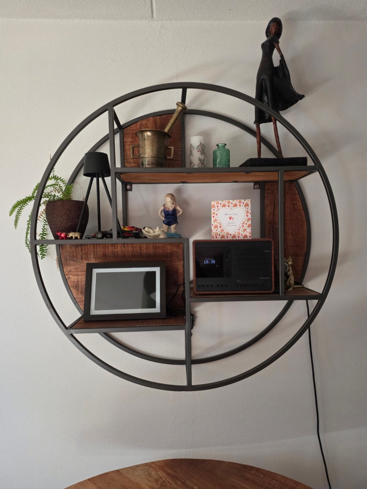 Decoratief rond wandrek van hout en metaal., Ophalen, Zo goed als nieuw