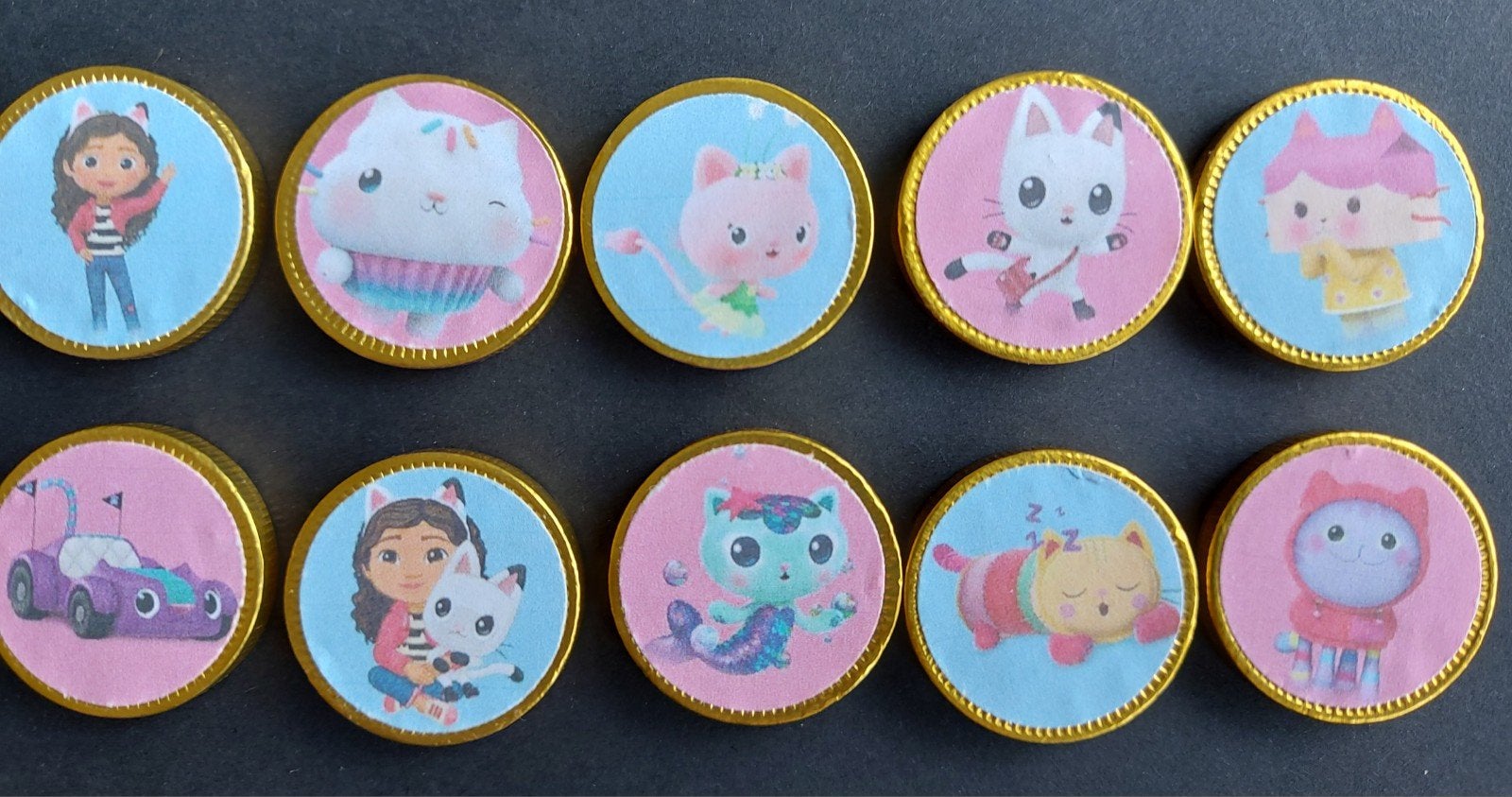 Set van 10 Gabby's dollhouse traktatie chocolademunten, Ophalen of Verzenden, Nieuw, Versiering, Verjaardag