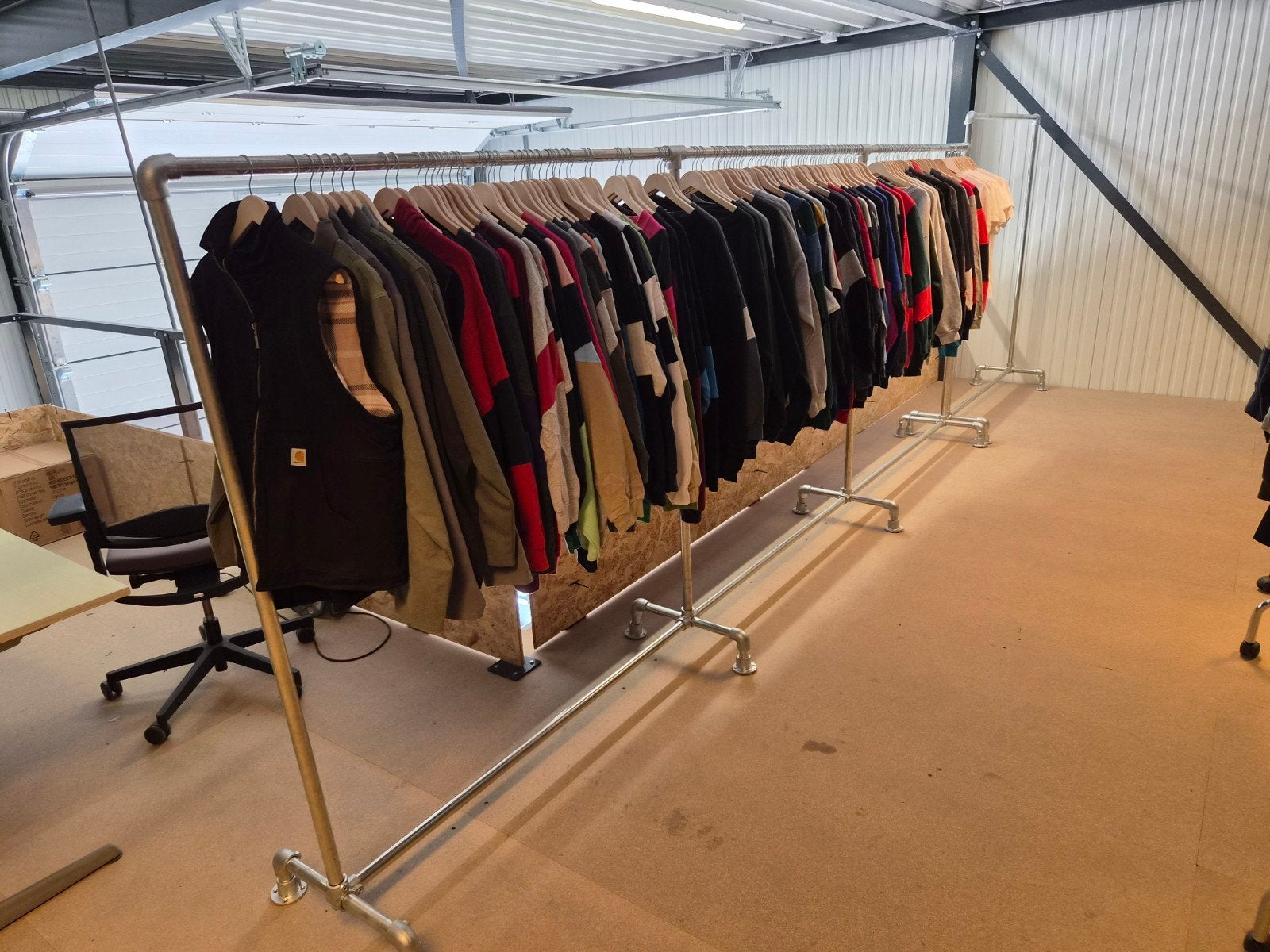 Robuust kledingrek van steigerbuizen - 4.50m breed, Kleding | Dames, Kledingrekken, Ophalen, Zo goed als nieuw