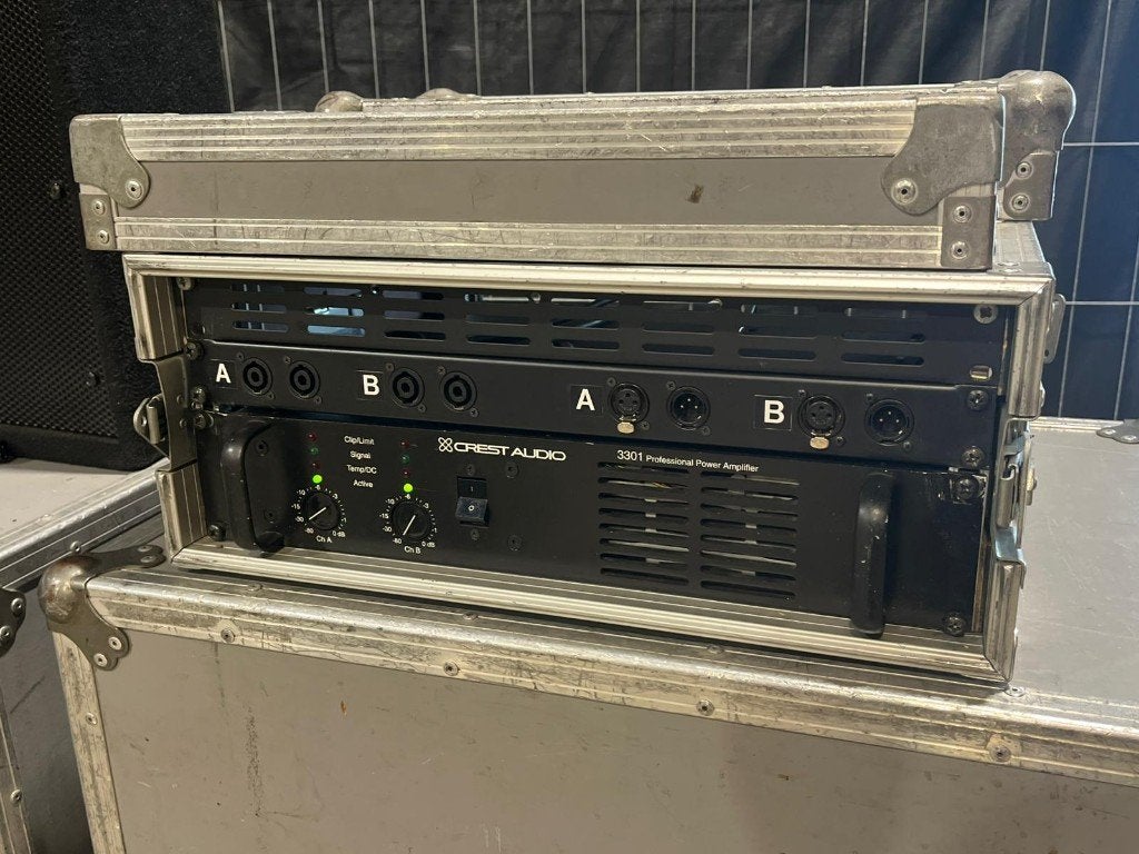 8x Crest Audio 3301 versterker met patchpanels en cases, Gebruikt, Crest audio, 500 tot 1000 watt, Ophalen of Verzenden