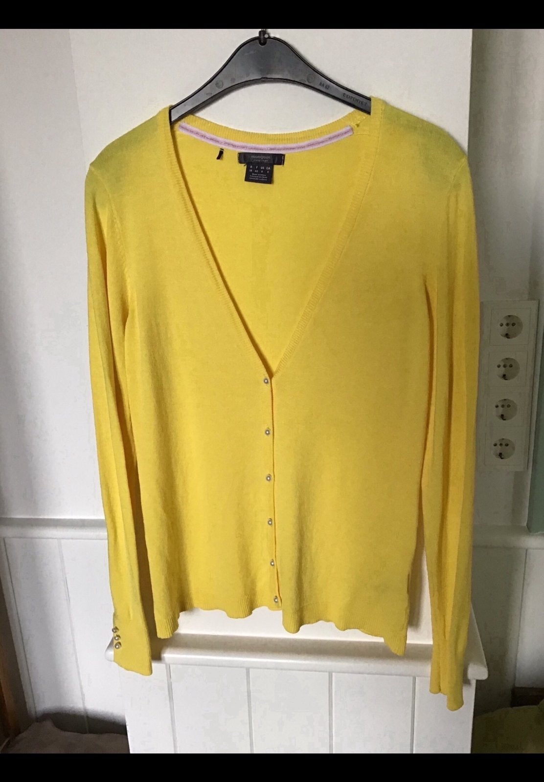 Geel vestje mt 38, parel knoopje. Lange mouw Manguun viscose, Ophalen of Verzenden, Zo goed als nieuw, Maat 38/40 (M), Geel