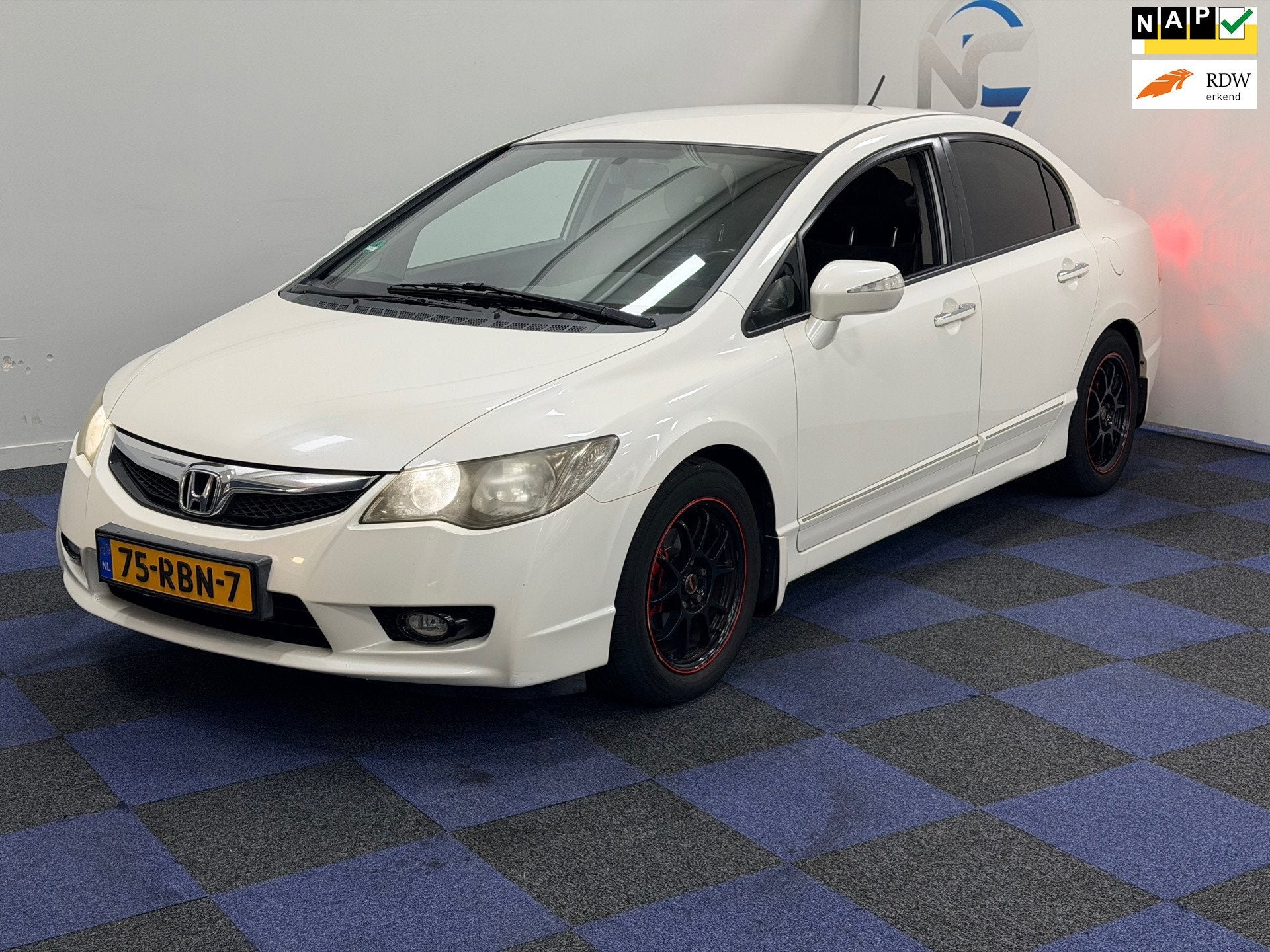 Honda Civic 1.3 Hybrid Elegance / AUTOMAAT / DEALER OMDERHOU, Gebruikt, Automatische klimaatregeling, Wit, Bedrijf