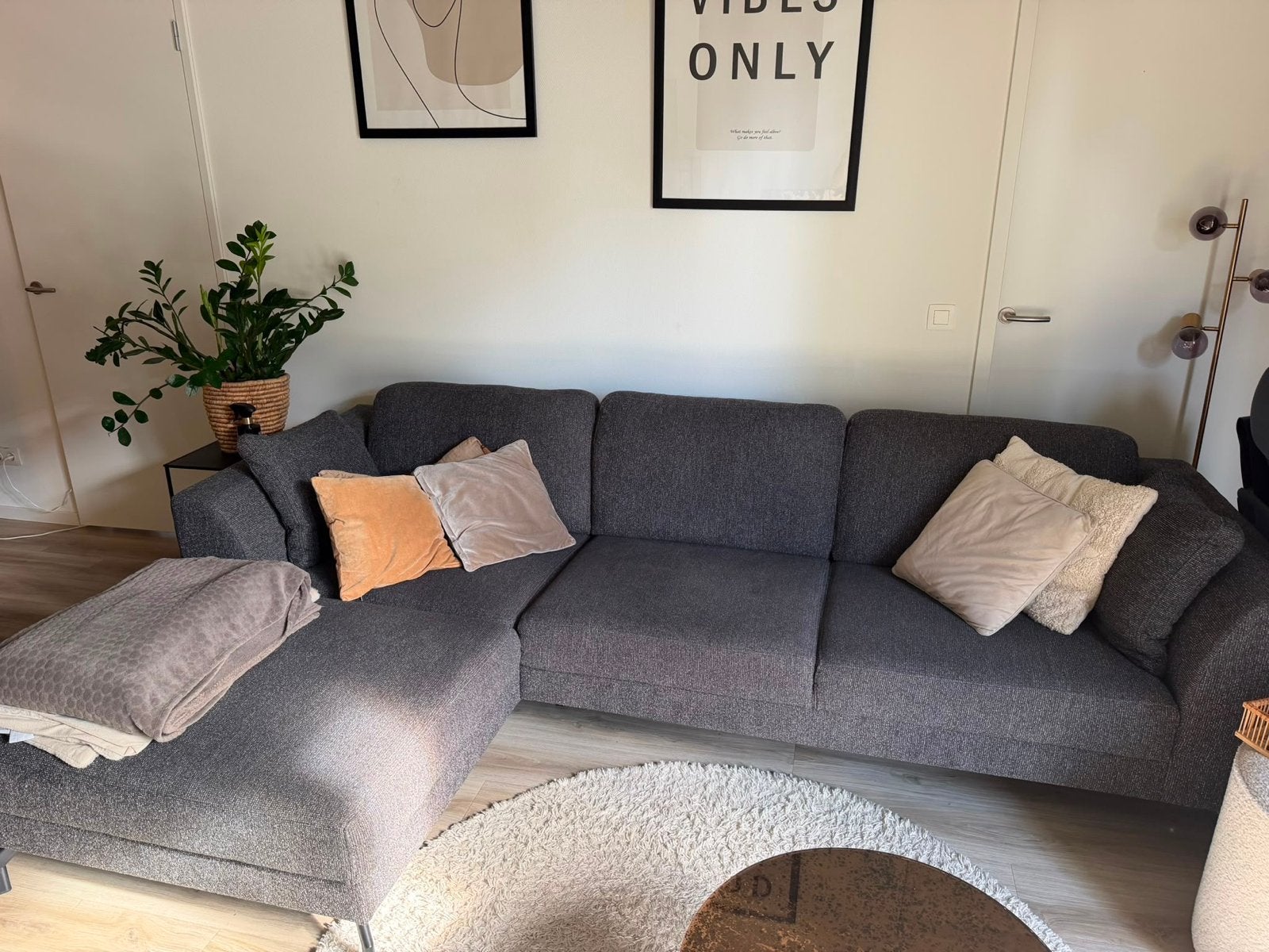 Moderne hoekbank met chaise longue, Huis en Inrichting, Banken | Bankstellen, Ophalen, 250 tot 300 cm, Hoekbank, Zo goed als nieuw