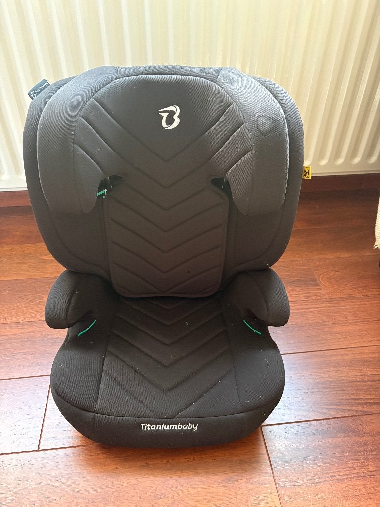 Titaniumbaby autostoel - Zwart, verstelbaar, Autogordel, 15 t/m 36 kg, Verstelbare rugleuning, Zo goed als nieuw