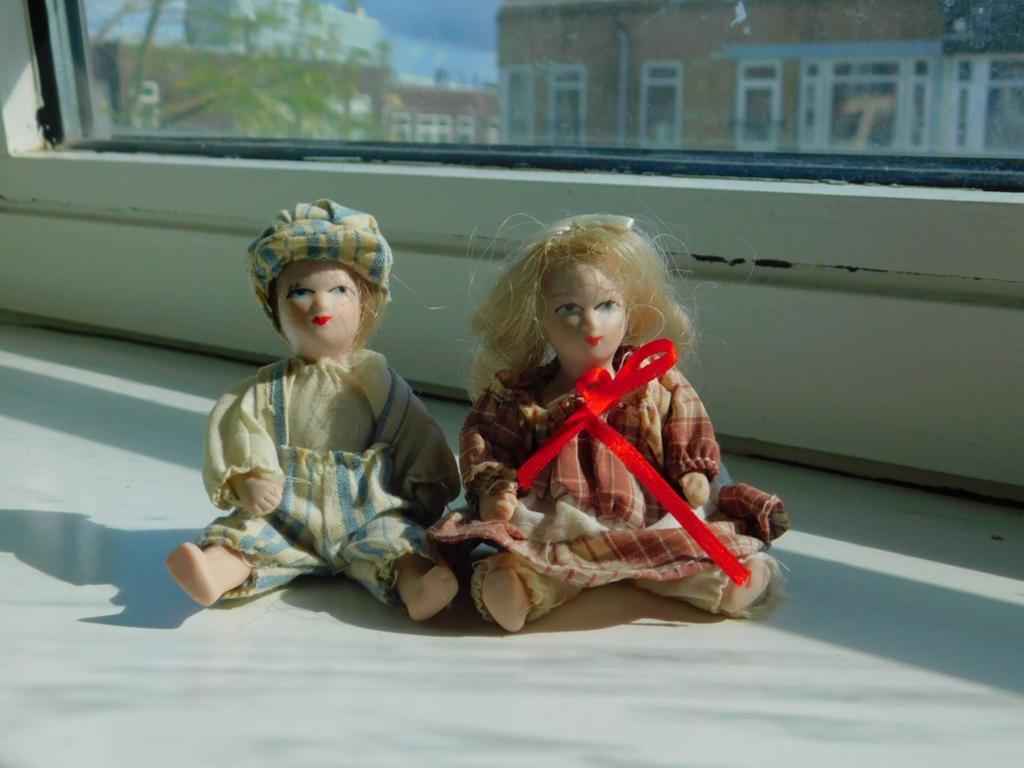 Vintage Porseleinen Miniatuur Poppetjes, Ophalen of Verzenden, Zo goed als nieuw, Pop