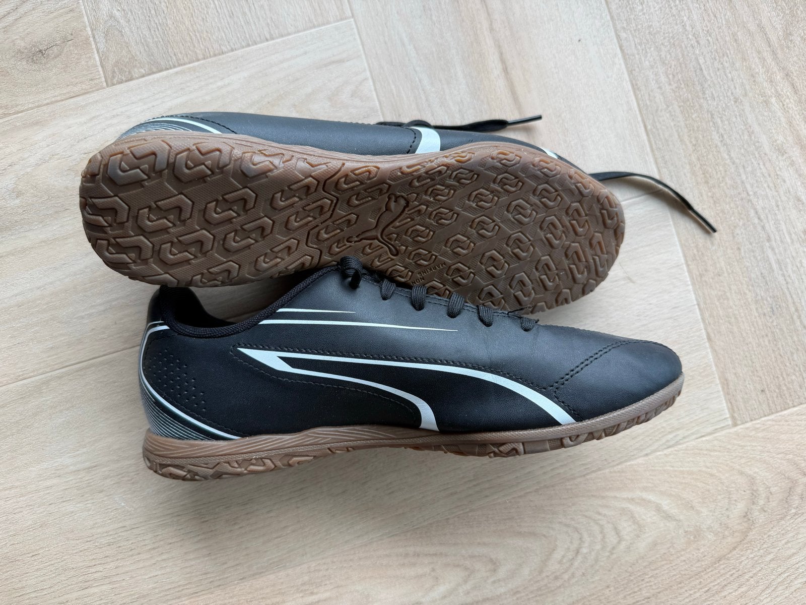 Puma zaalvoetbalschoenen - Maat 41, Ophalen of Verzenden, Zo goed als nieuw, Schoenen