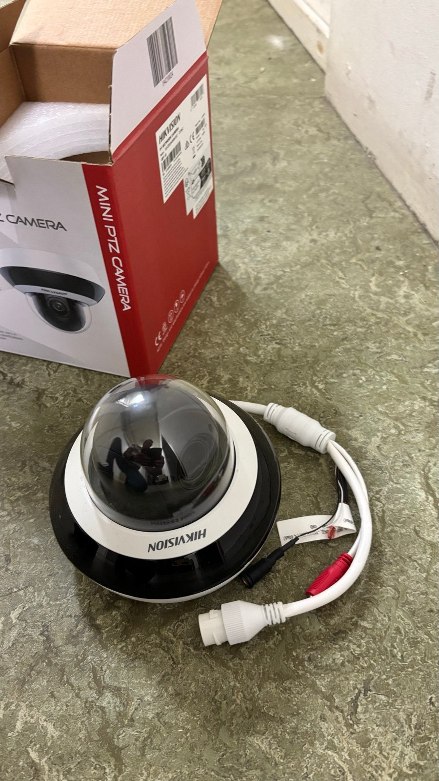 2 stuks Hikvision DS-2DE2A404W-DE3 Mini PTZ Camera 4MP, Ophalen, Nieuw, Buitencamera