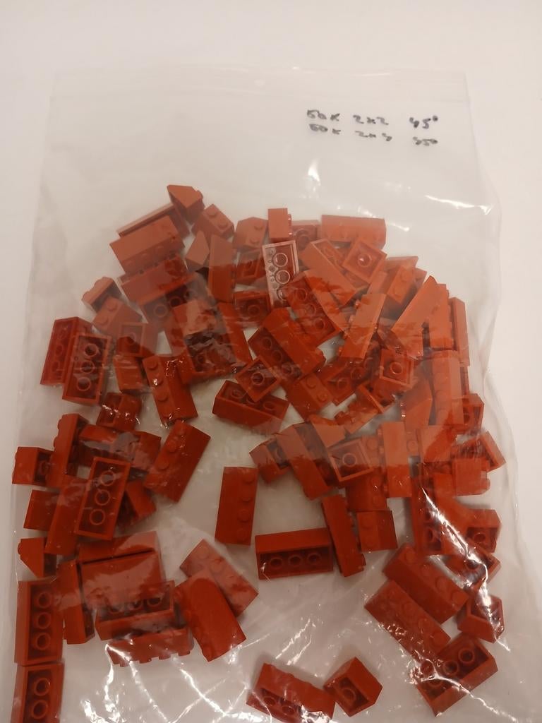 100x lego dakpan rood (50x 2x2 en 50x 2x4) 45 graden, Ophalen of Verzenden