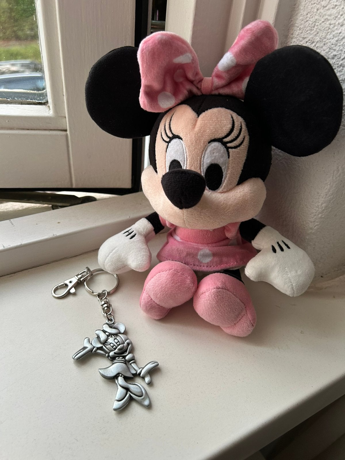 Minnie mouse 20 cm en nieuwe sleutelhanger uit disney, Verzamelen, Ophalen of Verzenden, Mickey Mouse, Zo goed als nieuw